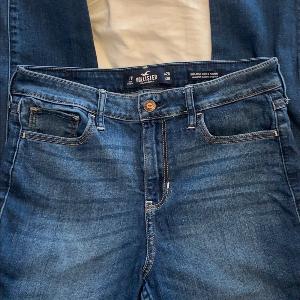 Hollister high rise super skinny jeans!!
